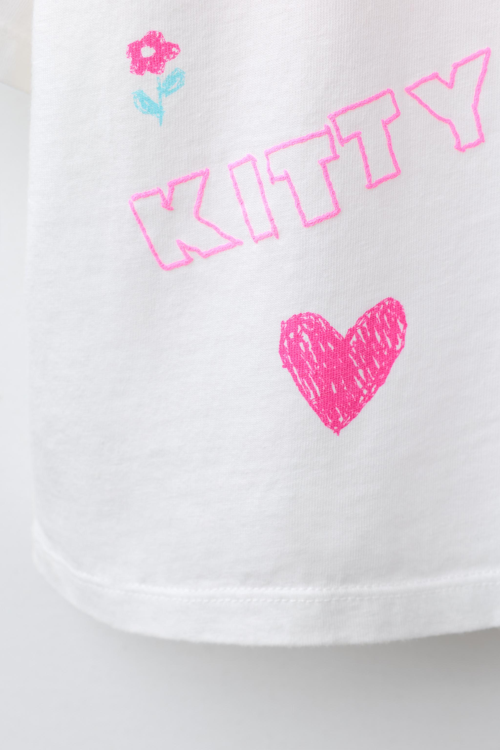 EMBROIDERED HELLO KITTY © SANRIO T-SHIRT